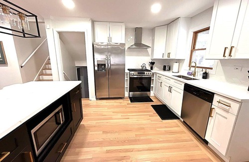 La Grange Park Casa | Fantastic: 3 BR / 2 BTH - Modern Stylish Home