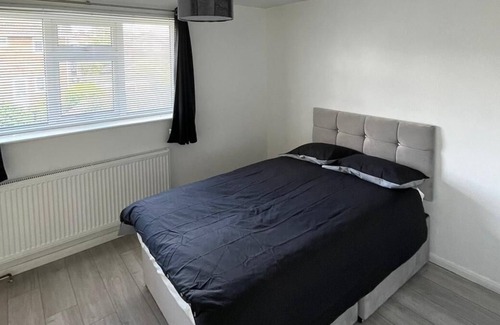 Little Eaton Casa | Fantastic 4 bedroom House Great for Family & Friends