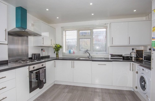 Little Eaton Casa | Fantastic 4 bedroom House Great for Family & Friends