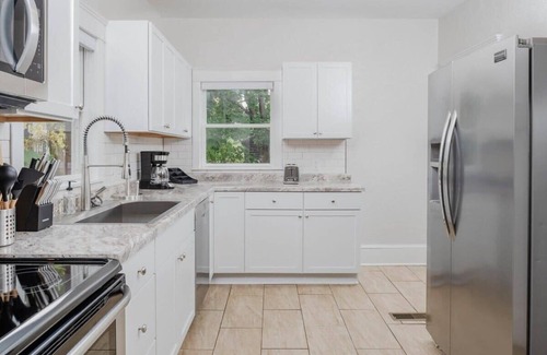 Appleton Casa | Fantastic 5 bedroom on Franklin!