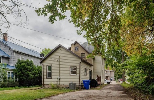 Appleton Casa | Fantastic 5 bedroom on Franklin!