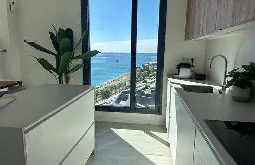 Badalona Apartamento | Fantastic apartment right on the beach in Barcelona, with balcony and pool!