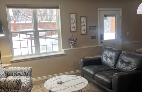 Riverfront Casa | Fantastic Basement Bungalow close to downtown - Riverfront Neighborhood