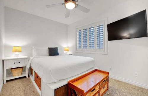 South Mission Beach Casa | Fantastic bayside vacation home - WiFi, central AC, patio, private washer & dryer