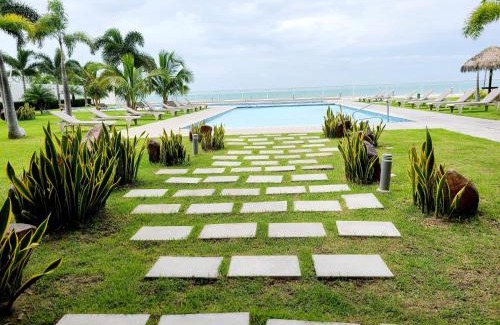 Nueva Gorgona Apartamento | Fantastic Beach condo with pool and mountain views