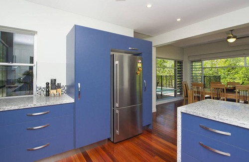 Picnic Bay Casa | Fantastic beachfront home suitable for a couple or family group.