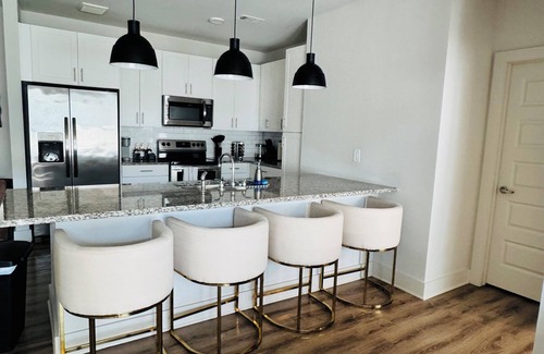 Candler-McAfee Apartamento | Fantastic Comfy Retreat Close to Everything 2-bedroom 2-bathroom apartment