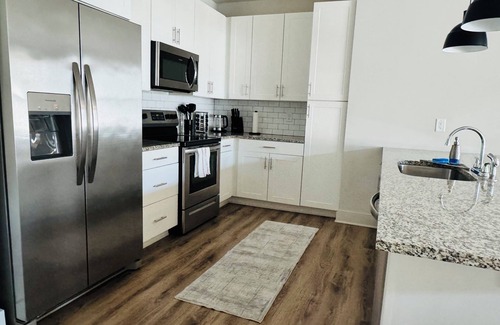 Candler-McAfee Apartamento | Fantastic Comfy Retreat Close to Everything 2-bedroom 2-bathroom apartment