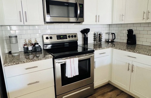 Candler-McAfee Apartamento | Fantastic Comfy Retreat Close to Everything 2-bedroom 2-bathroom apartment