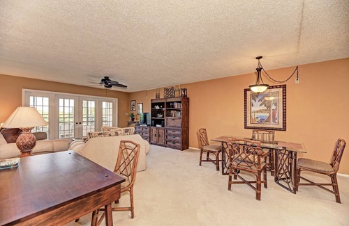 Burnt Store Marina Condominio | Fantastic condo with AC in Punta Gorda and elevator access.