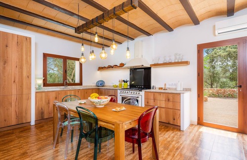 Costitx Villa | Fantástica casa Can Madís con piscina, jardín, terraza y vista a la montaña; Aparcamiento disponible