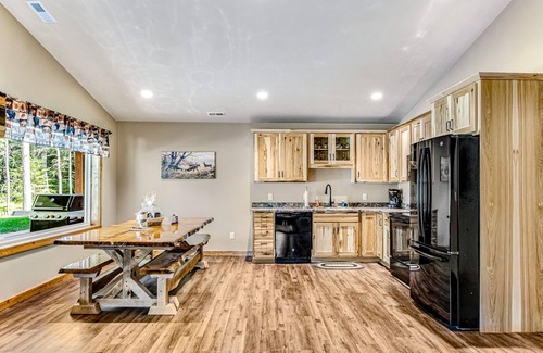 Conover Casa | Fantastic dog-friendly cabin with hot tub, fireplace, patio, grill, central AC, & W/D