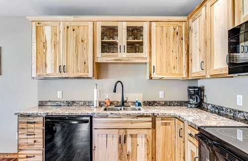 Conover Casa | Fantastic dog-friendly cabin with hot tub, fireplace, patio, grill, central AC, & W/D