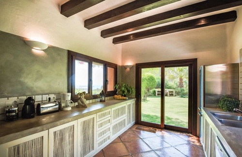 Santa Eulalia del Río Villa | Fantástica villa de lujo con casa de huéspedes, Wi-Fi, piscina, jardín e increíbles vistas al mar;