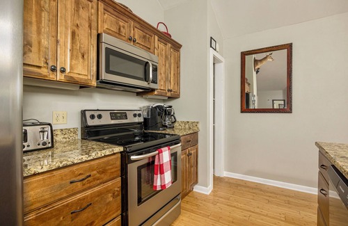 Chalet Village Chalet De Esquí | ❤Adventure Awaits⛰5min to GSMNP/Hot Tub/Theater/WiFi/Close to Gatlinburg