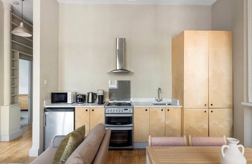 Clerkenwell Apartamento | Fantastic Farringdon 2BR w/ High Ceilings, nr Dining, by Blueground