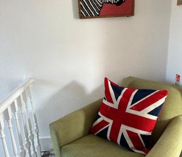 Ore Casa | Fantastic Four Bed House Sleeps 9 by the Sea