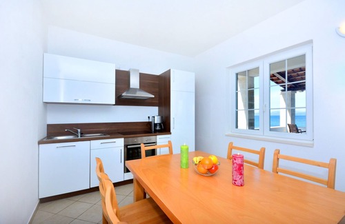 Stomorska Apartamento | Fantástico apartamento de vacaciones en el paseo marítimo con una gran terraza
