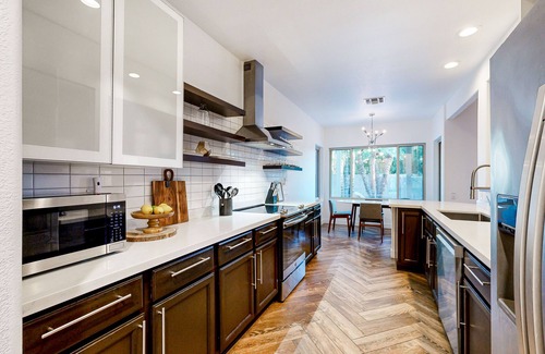 Paradise Valley Village Casa | Fantastic home with private heated pool, grill, Ping-Pong & enclosed backyard