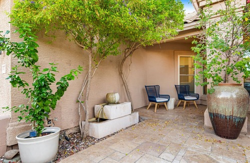 Paradise Valley Village Casa | Fantastic home with private heated pool, grill, Ping-Pong & enclosed backyard