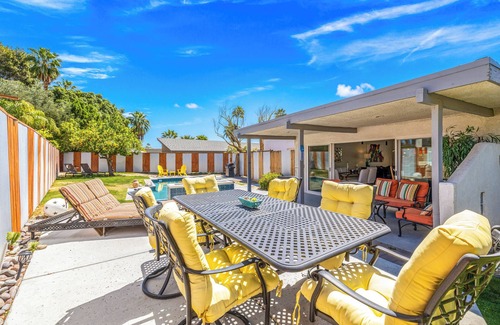 Sunrise Vista Chino Casa | Fantastic House With Mountain Views, Private Yard, Pebble-Tech Pool. Location