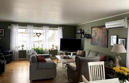 Torsken Casa | Fantastic house with seafront property in Gryllefjord