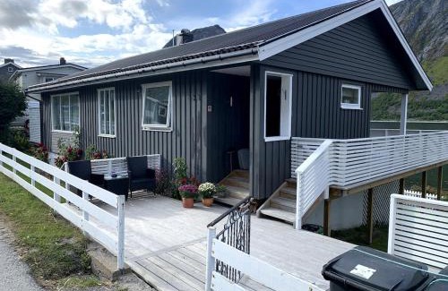 Torsken Casa | Fantastic house with seafront property in Gryllefjord