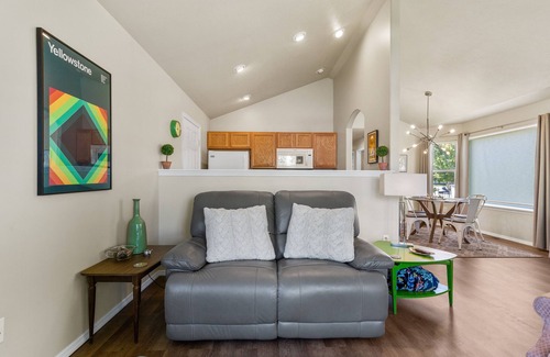 Bozeman Casa | Fantastic! Immaculate 2BR, 1BA house, garage, open space