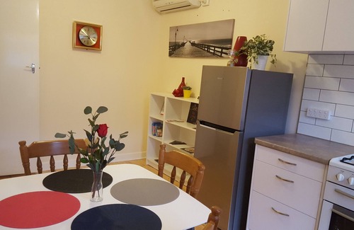 Glenelg East Apartamento | Fantástica ubicación, a pocos pasos de Jetty Rd o tomar un tranvía a la ciudad.