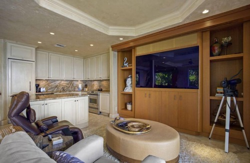 Wailea Condominio | Fantastic Location - Beautiful Beach Front Condo -Makena Surf # B-207