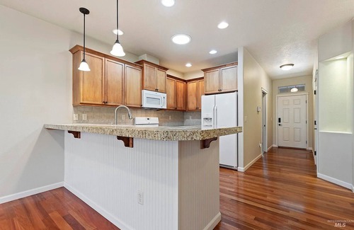 Meridian Casa | Fantastic Location. Hot-Tub. Quiet Neighborhood.