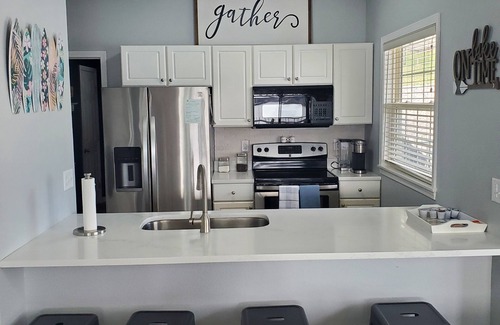 Lakeland Condominio | FANTASTIC MAIN CHANNEL VIEW from Renovated Waterfront 3BR/2BA Top Floor Condo
