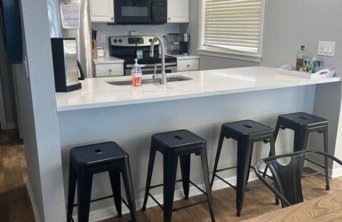 Lakeland Condominio | FANTASTIC MAIN CHANNEL VIEW from Renovated Waterfront 3BR/2BA Top Floor Condo