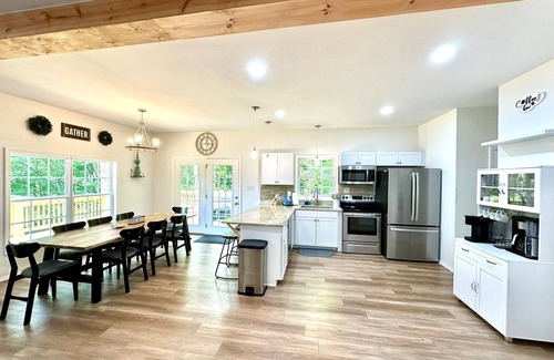 Waynesville Casa | Fantastic mountain home, great views, hot tub, & large deck, in Waynesville, NC.