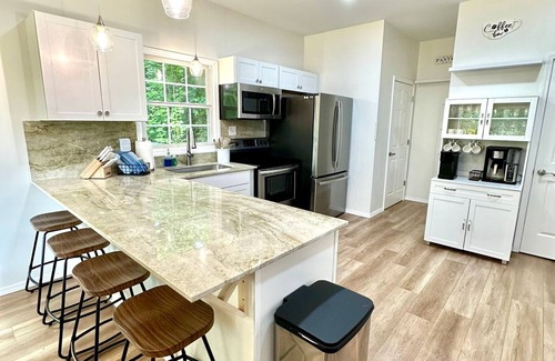 Waynesville Casa | Fantastic mountain home, great views, hot tub, & large deck, in Waynesville, NC.