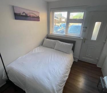 Thamesmead Apartamento | Fantastic Studio, Private bathroom and Mini Kitchen.