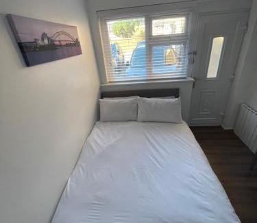 Thamesmead Apartamento | Fantastic Studio, Private bathroom and Mini Kitchen.