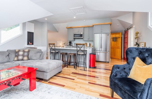 Swannanoa Apartamento | Fantastic upper apartment with fast WiFi, full kitchen, firepit & central AC
