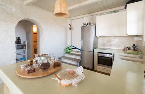 Kea Villa | Fantástica villa con un hermoso jardín verde y vistas panorámicas al mar.