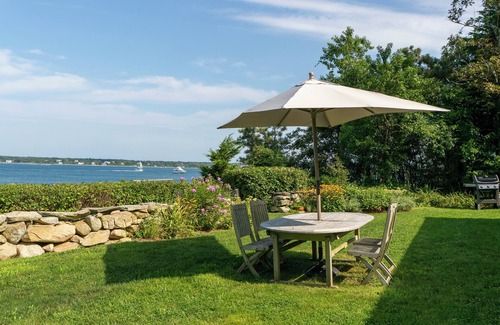 Tisbury Casa | Fantastic Waterfront Private Beach & Dock on West Chop