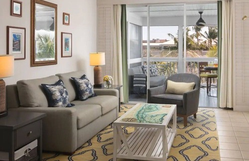 Key West Complejo | Fantasy Fest week in Key West! 2-bdrms, 2 baths, Kitchen, Laundry, pool, balcony