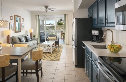 Key West Complejo | Fantasy Fest week in Key West! 2-bdrms, 2 baths, Kitchen, Laundry, pool, balcony