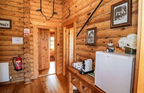 Little Haywood Cabaña | Far Coley Farm and Kilnhurst Log Cabin