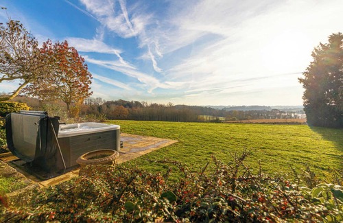 East Haddon Casa | Far Heath House - Scenic Hot Tub Stay