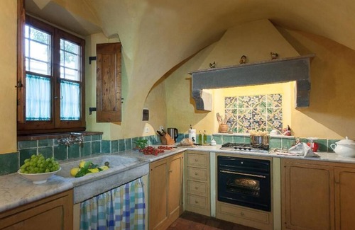 Sesto Fiorentino Apartamento | Granja en Toscana, apartamento en Villa, jardín y piscina.