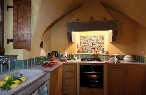 Sesto Fiorentino Apartamento | Granja en Toscana, apartamento en Villa, jardín y piscina.
