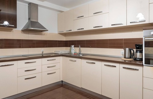 Haslau-Maria Ellend Apartamento | Faraway Aparthotel near Airport