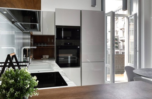 La Fontana Apartamento | Farini 74 Design Apartment – Metro M3, WiFi, AC