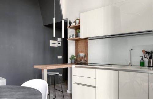 La Fontana Apartamento | Farini 74 Design Apartment – Metro M3, WiFi, AC