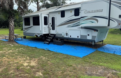 Vero Beach Casa | Farm and wildlife RV getaway - 5 private acres fenced in